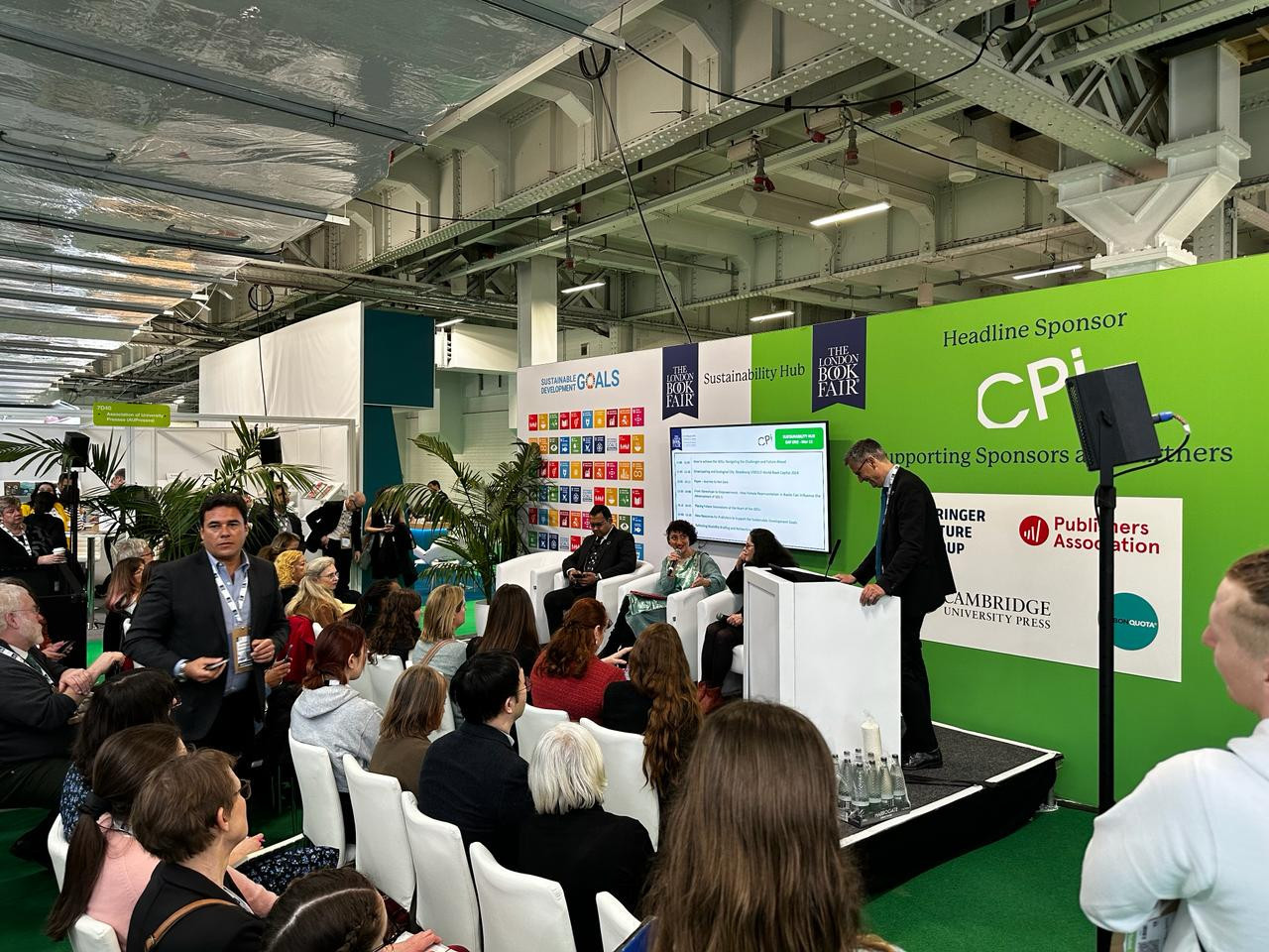 Azərbaycan nüfuzlu London Kitab Sərgisində - Fotolar