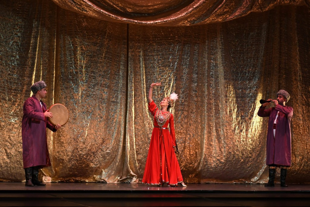 Özbək baleti ilk dəfə Azərbaycan səhnəsində