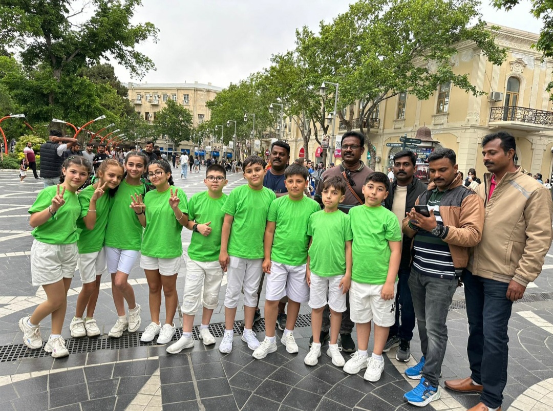 "Yaşıl dünya naminə həmrəylik ili" ilə bağlı məktəblilərdən fləşmob - Fotolar