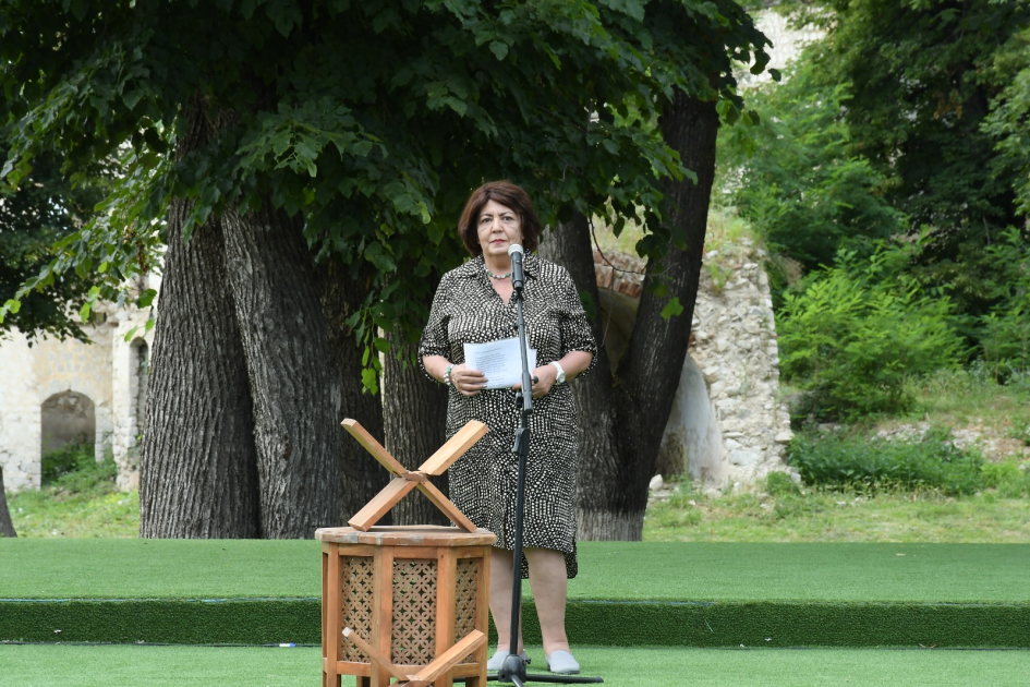Şuşada poeziya saatı təşkil olunub - Fotolar Şuşada poeziya saatı təşkil olunub - Fotolar