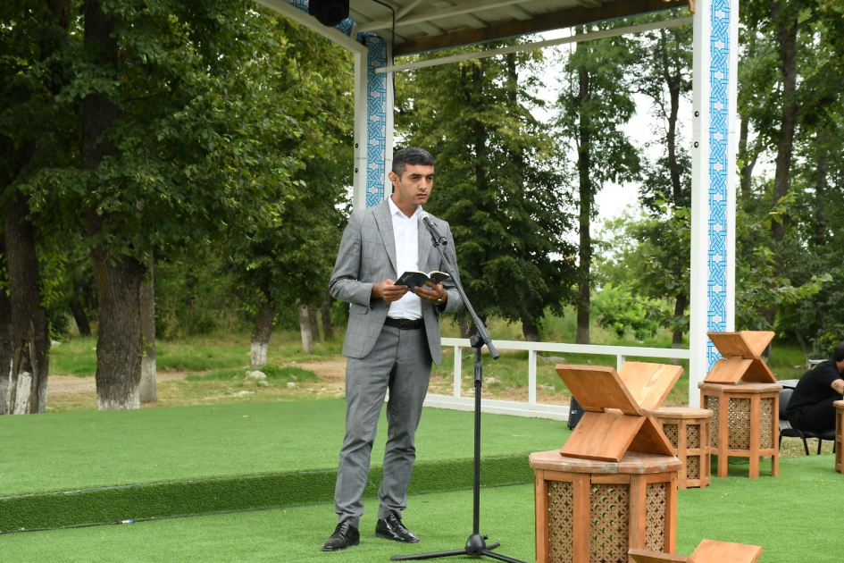 Şuşada poeziya saatı təşkil olunub - Fotolar Şuşada poeziya saatı təşkil olunub - Fotolar