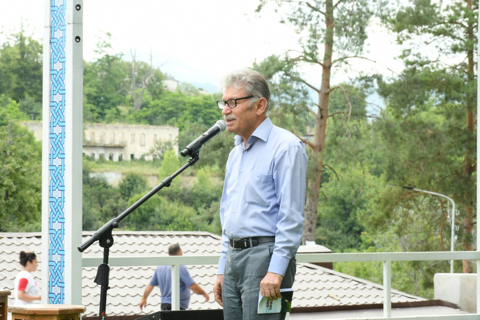 Şuşada poeziya saatı təşkil olunub - Fotolar Şuşada poeziya saatı təşkil olunub - Fotolar