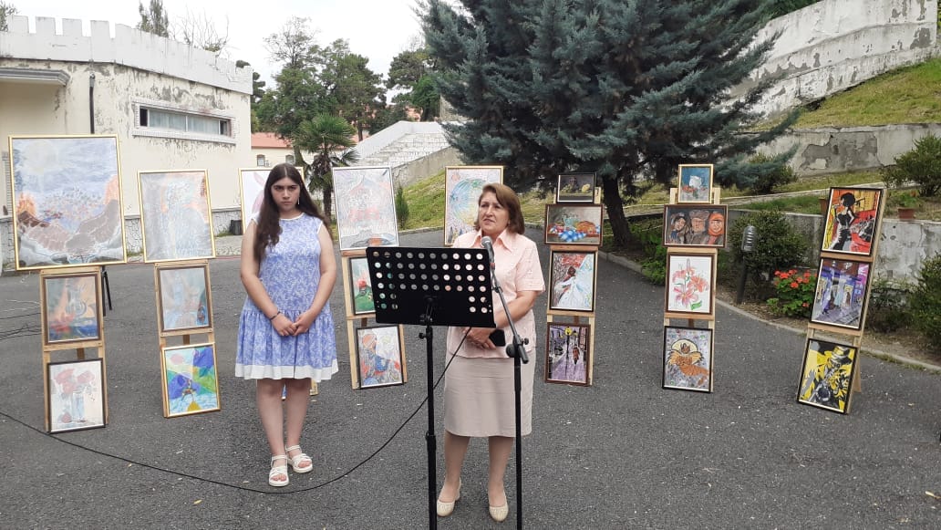 Şəkidə gənc rəssamın fərdi yaradıcılıq sərgisi açılıb - Fotolar Şəkidə gənc rəssamın fərdi yaradıcılıq sərgisi açılıb - Fotolar