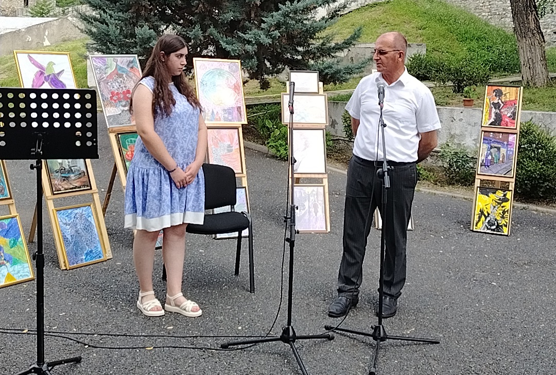 Şəkidə gənc rəssamın fərdi yaradıcılıq sərgisi açılıb - Fotolar Şəkidə gənc rəssamın fərdi yaradıcılıq sərgisi açılıb - Fotolar