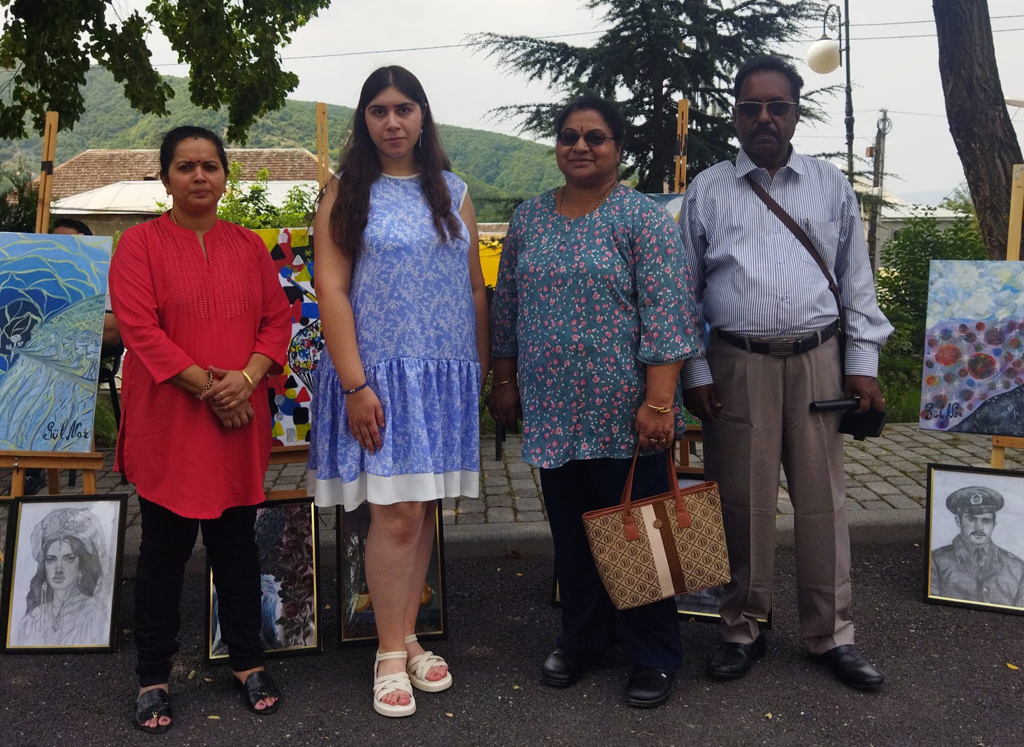 Şəkidə gənc rəssamın fərdi yaradıcılıq sərgisi açılıb - Fotolar Şəkidə gənc rəssamın fərdi yaradıcılıq sərgisi açılıb - Fotolar