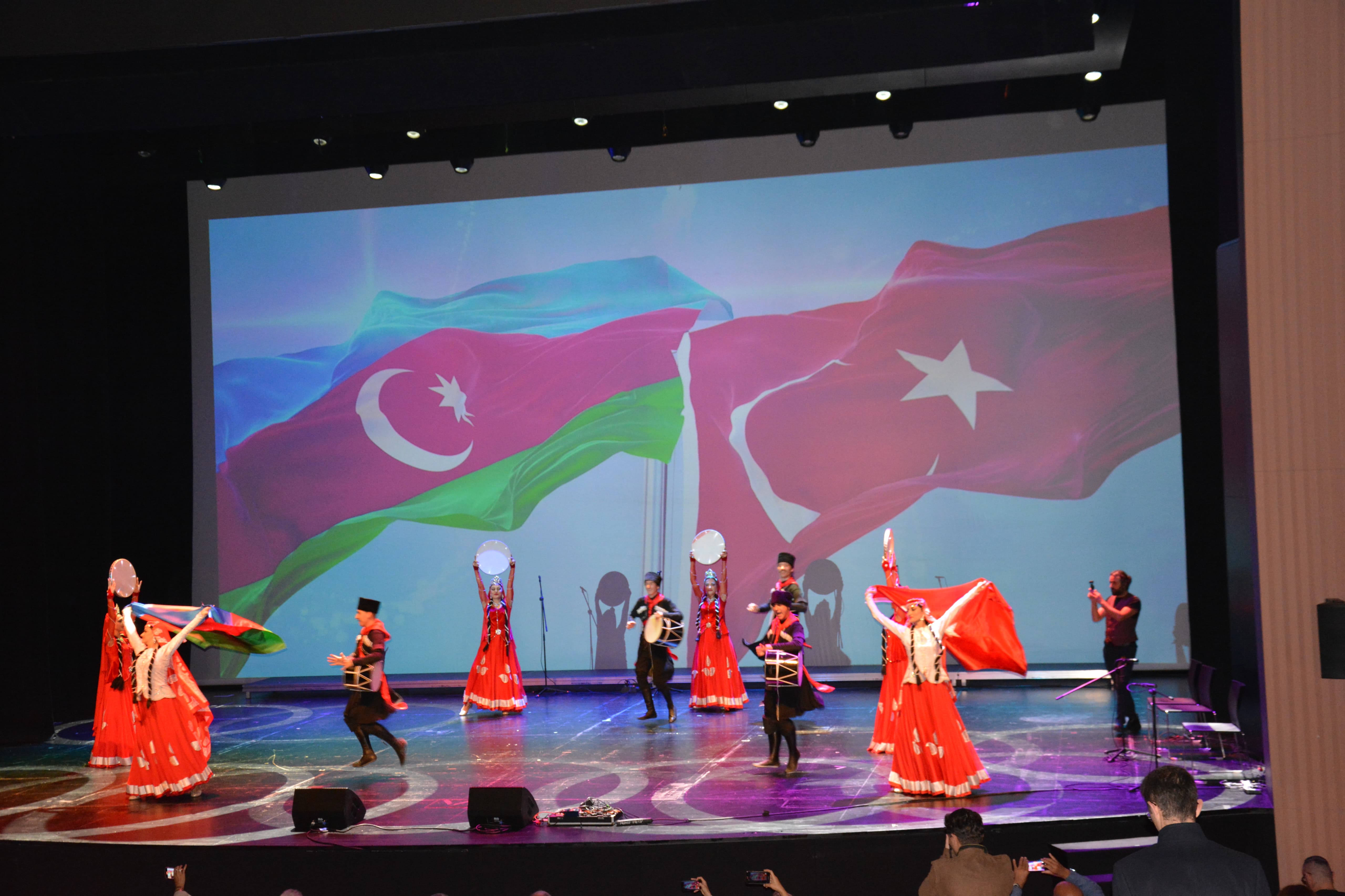 İstanbul şəhərində “Azərbaycan mədəniyyət və sənət günü” nün açılışı olub - fotolar İstanbul şəhərində “Azərbaycan mədəniyyət və sənət günü” nün açılışı olub - fotolar