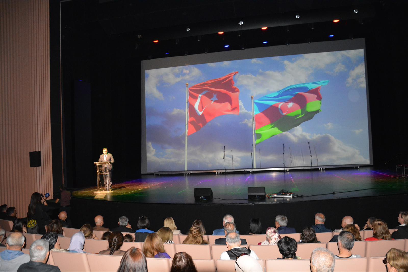 İstanbul şəhərində “Azərbaycan mədəniyyət və sənət günü” nün açılışı olub - fotolar İstanbul şəhərində “Azərbaycan mədəniyyət və sənət günü” nün açılışı olub - fotolar