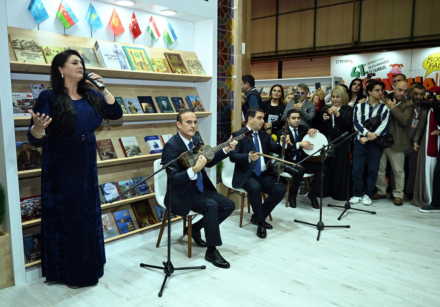 Azərbaycanın fəxri qonaq olduğu 41-ci İstanbul beynəlxalq kitab sərgisi açıldı - Fotolar Azərbaycanın fəxri qonaq olduğu 41-ci İstanbul beynəlxalq kitab sərgisi açıldı - Fotolar