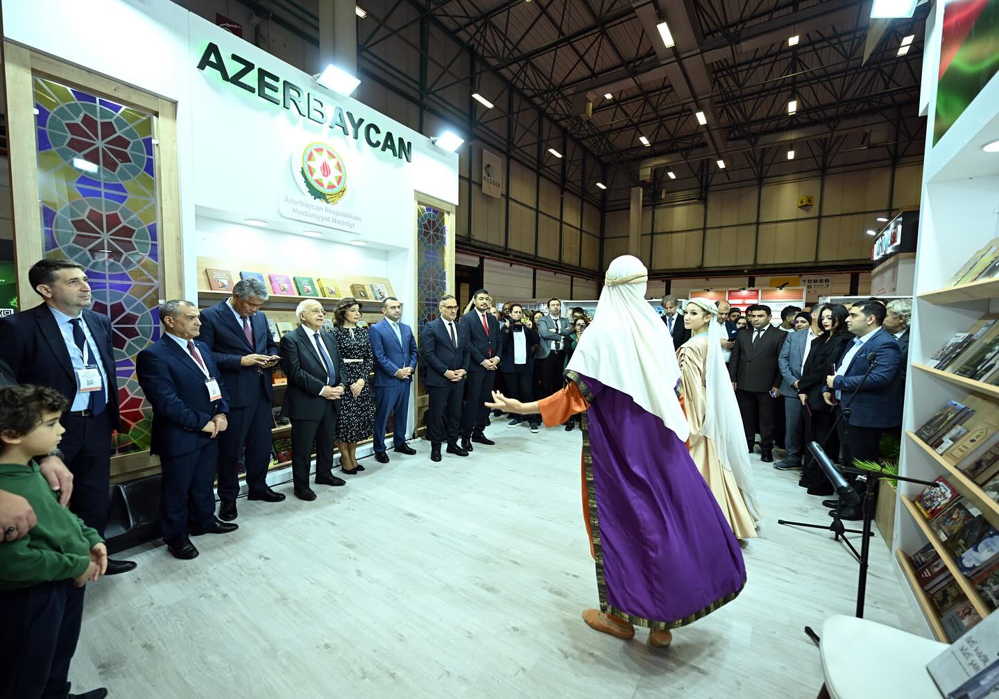 Azərbaycanın fəxri qonaq olduğu 41-ci İstanbul beynəlxalq kitab sərgisi açıldı - Fotolar Azərbaycanın fəxri qonaq olduğu 41-ci İstanbul beynəlxalq kitab sərgisi açıldı - Fotolar