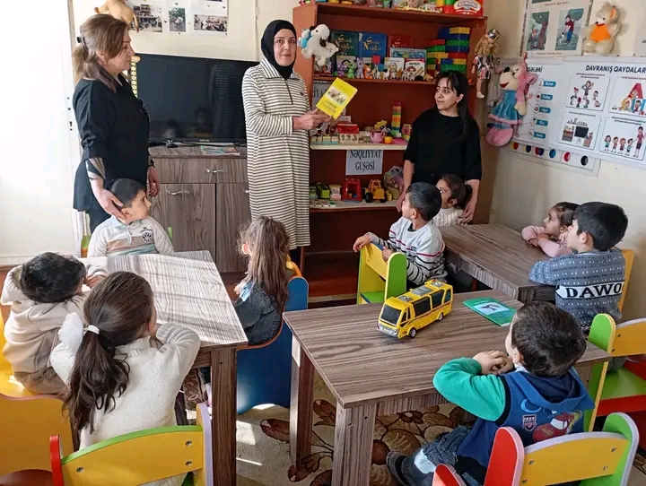 "Sərnişin qarışqalar" adlı şeir saatı təşkil edilib "Sərnişin qarışqalar" adlı şeir saatı təşkil edilib