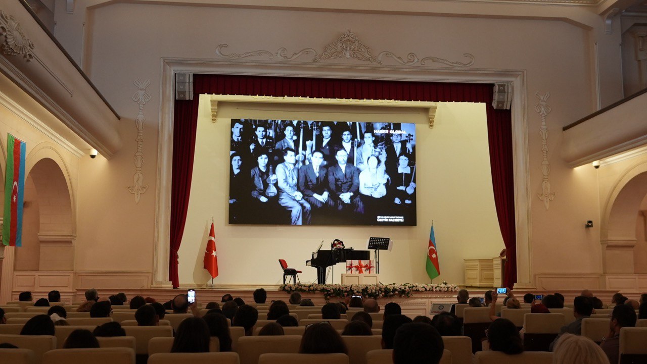 Üzeyir Hacıbəylinin zəngin irsi Türkiyədə geniş tədbirlə təqdim olunub - Fotolar