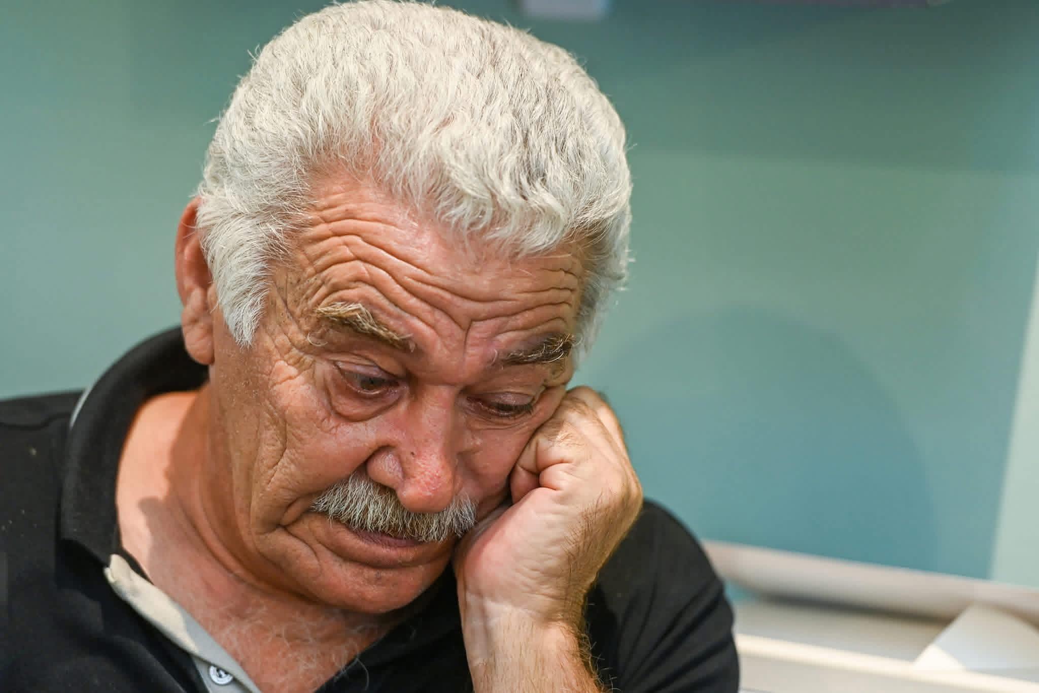 Ölüm də sevgi kimi gəlir - Əlisəmid Kürün şeirləri