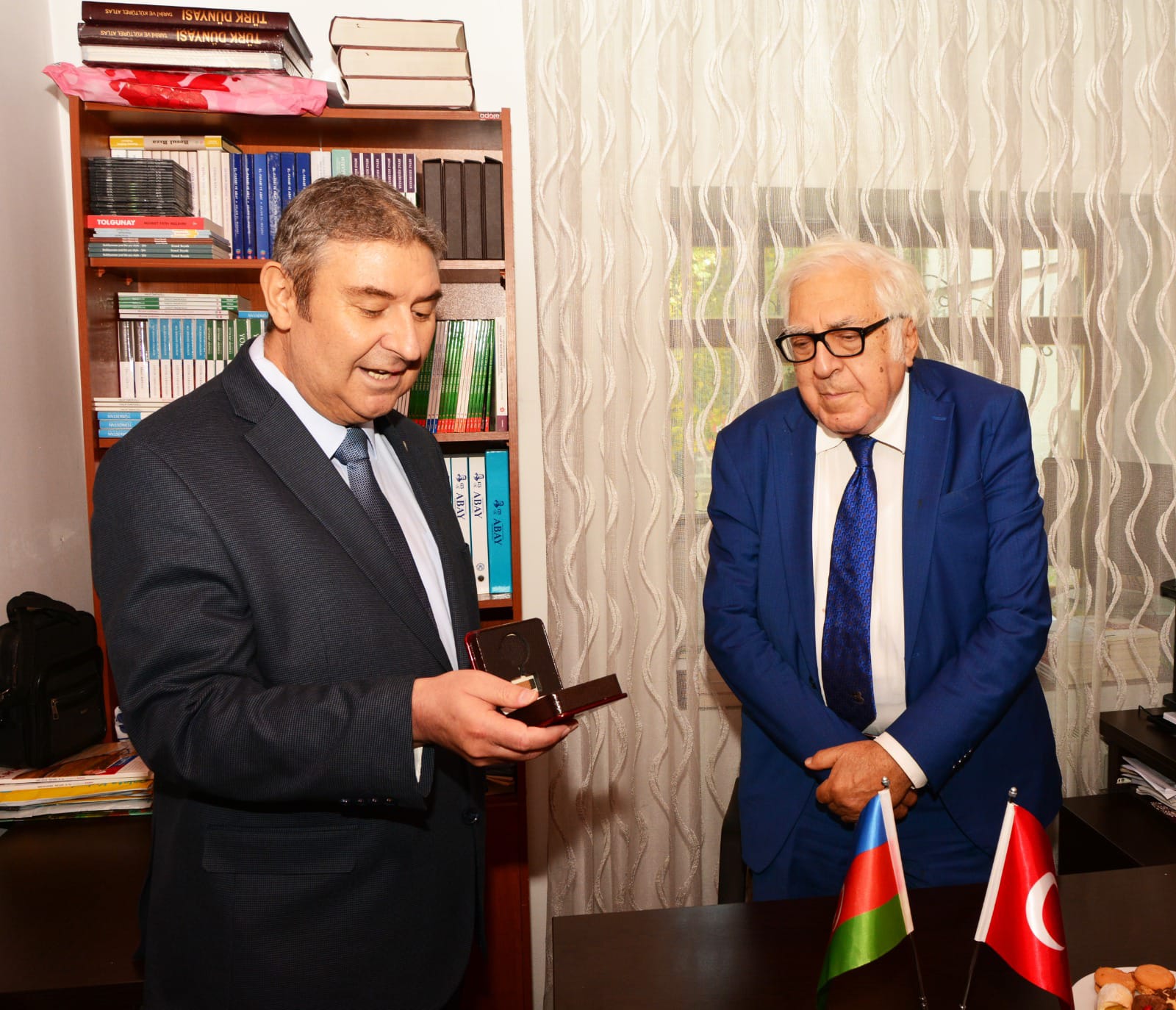 Xalq yazıçısı Anara Türkiyədə “Onur Medalı” təqdim edilib