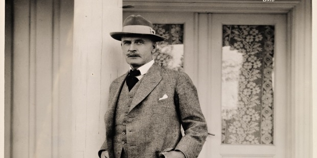 Knut Hamsun - Maksim Qorkinin essesi