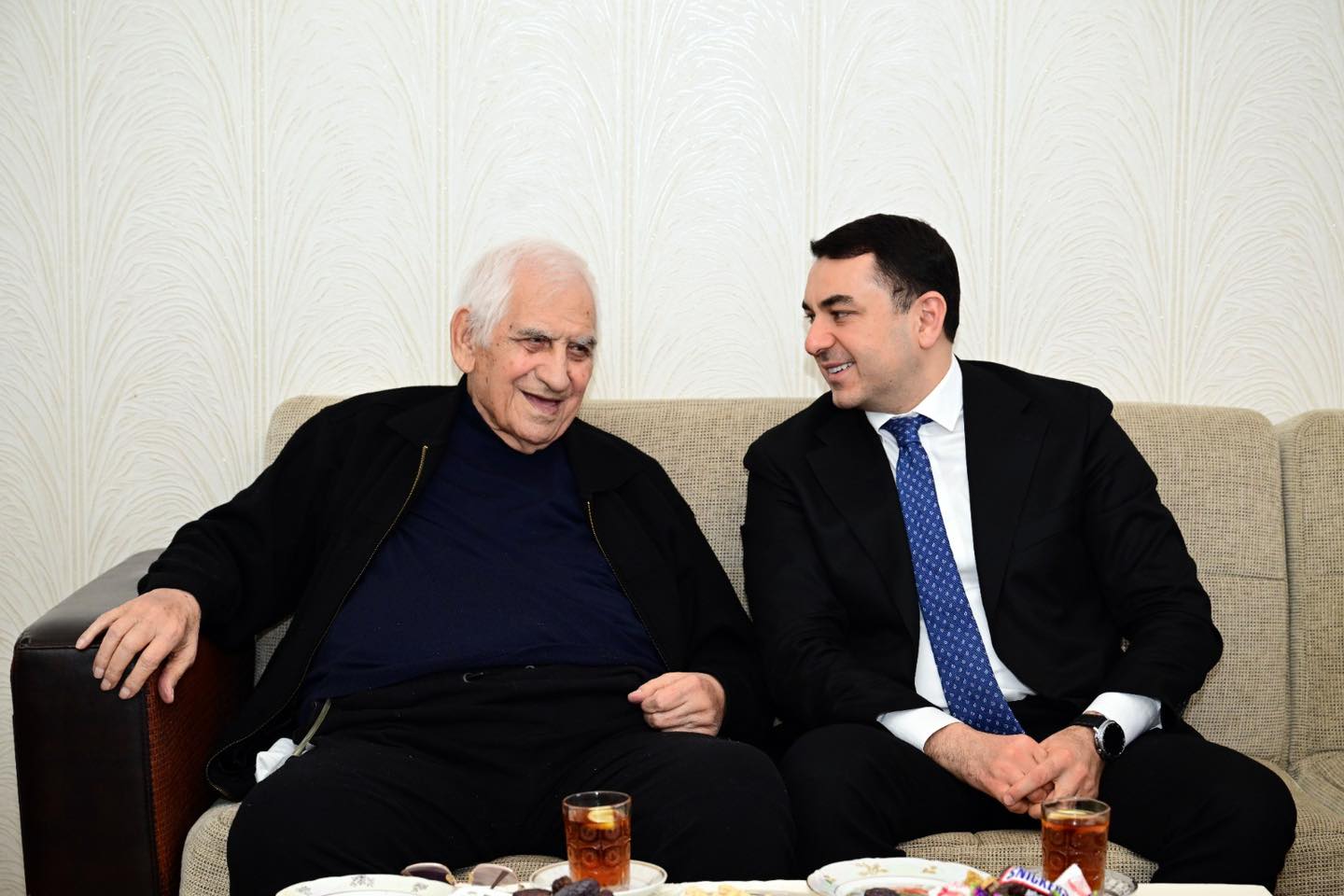 Mədəniyyət naziri Xalq şairini evində ziyarət  edib - Fotolar