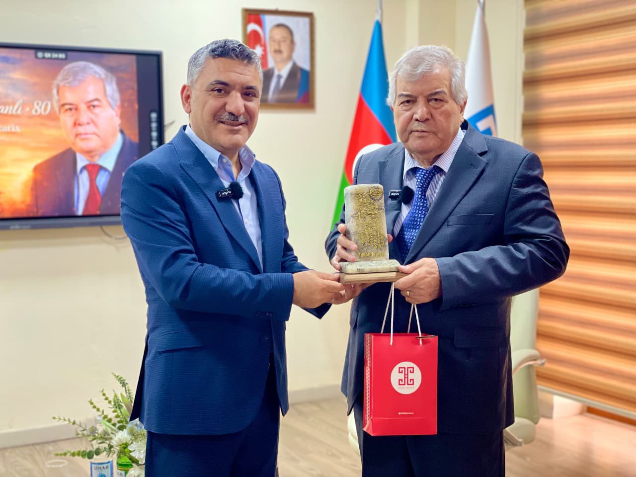 Xalq şairi Sabir Rüstəmxanlı “Turan bilgəsi” mükafatına layiq  görülüb