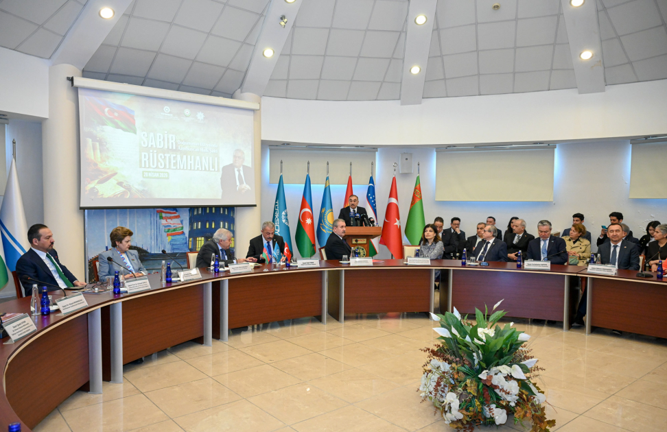 Ankarada Xalq şairi Sabir Rüstəmxanlının 80 illik yubileyini qeyd edib