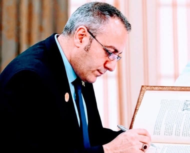 DİL MƏSƏLƏSİ... - İlqar İsmayılzadə yazır