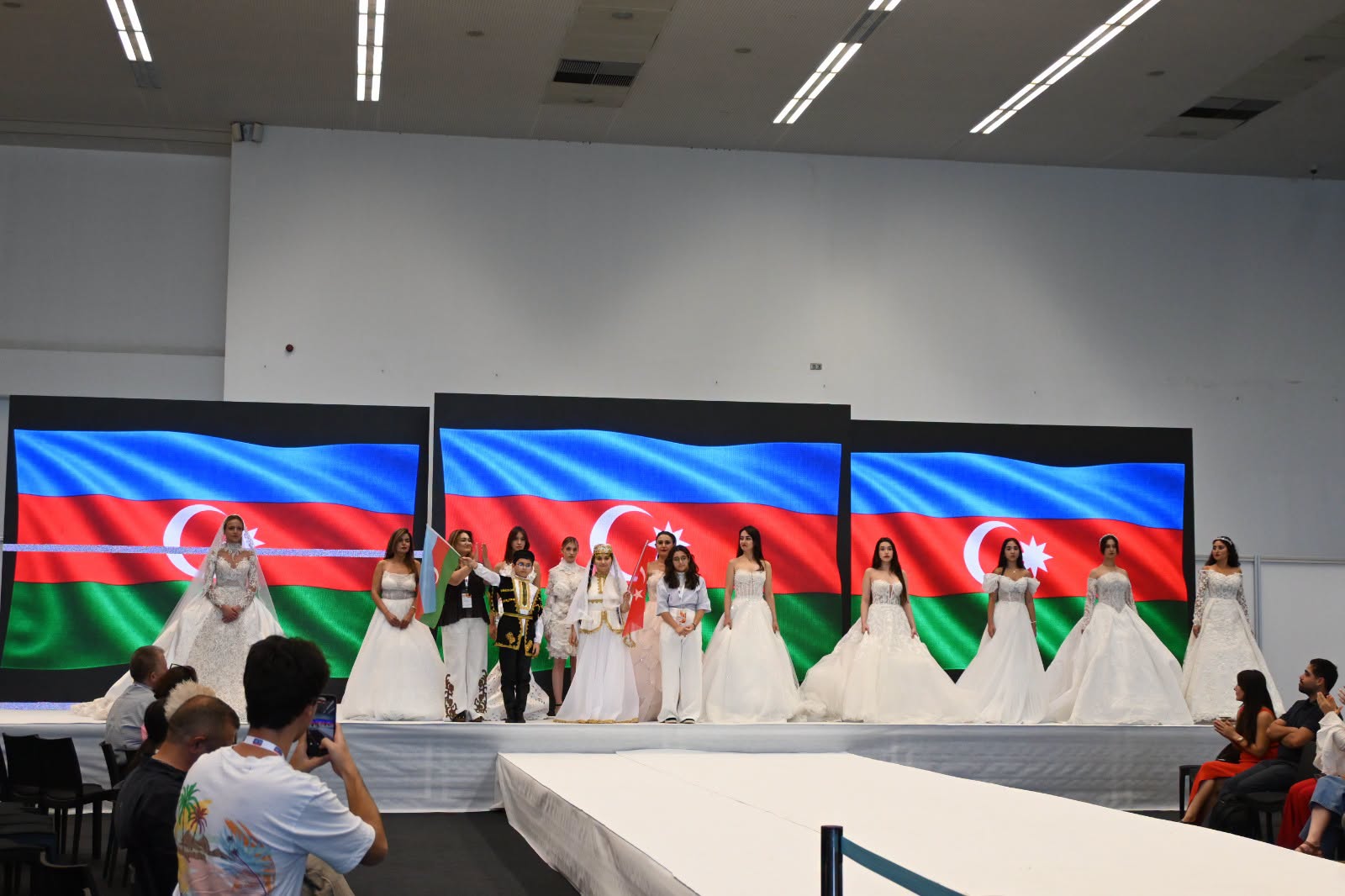Ankarada Azərbaycan moda sənayesinin zərif nümunələri nümayiş etdirilib