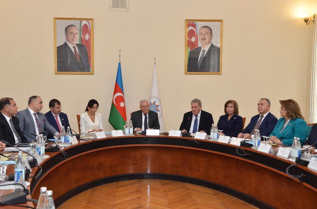 “Davamlı İnkişaf Siyasəti” adlı dərsliyin təqdimat mərasimi keçirilib